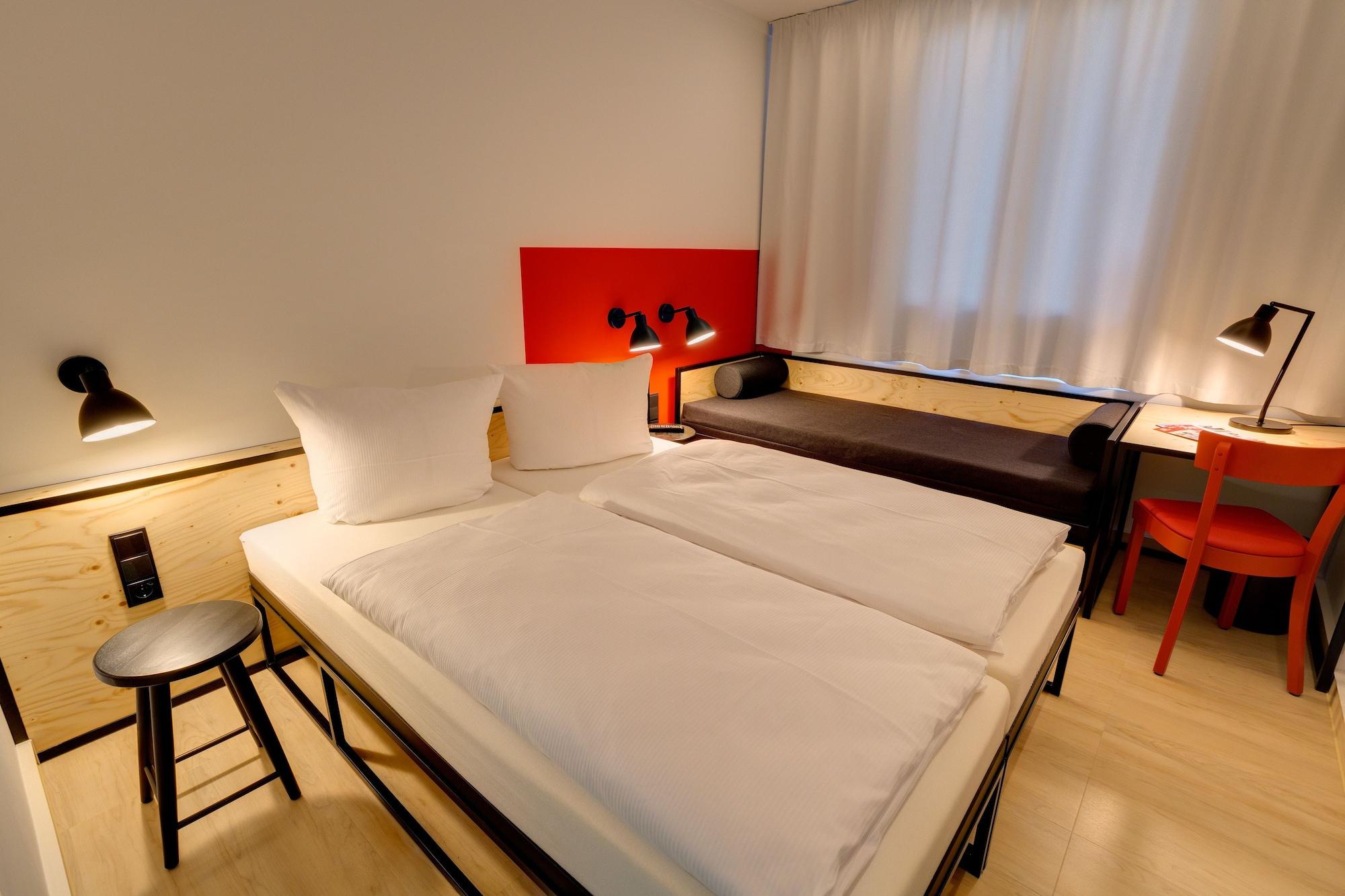 Meininger Hauptbahnhof Hotel 3*